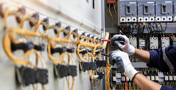 Professional Electrician technician working in Desloge, MO